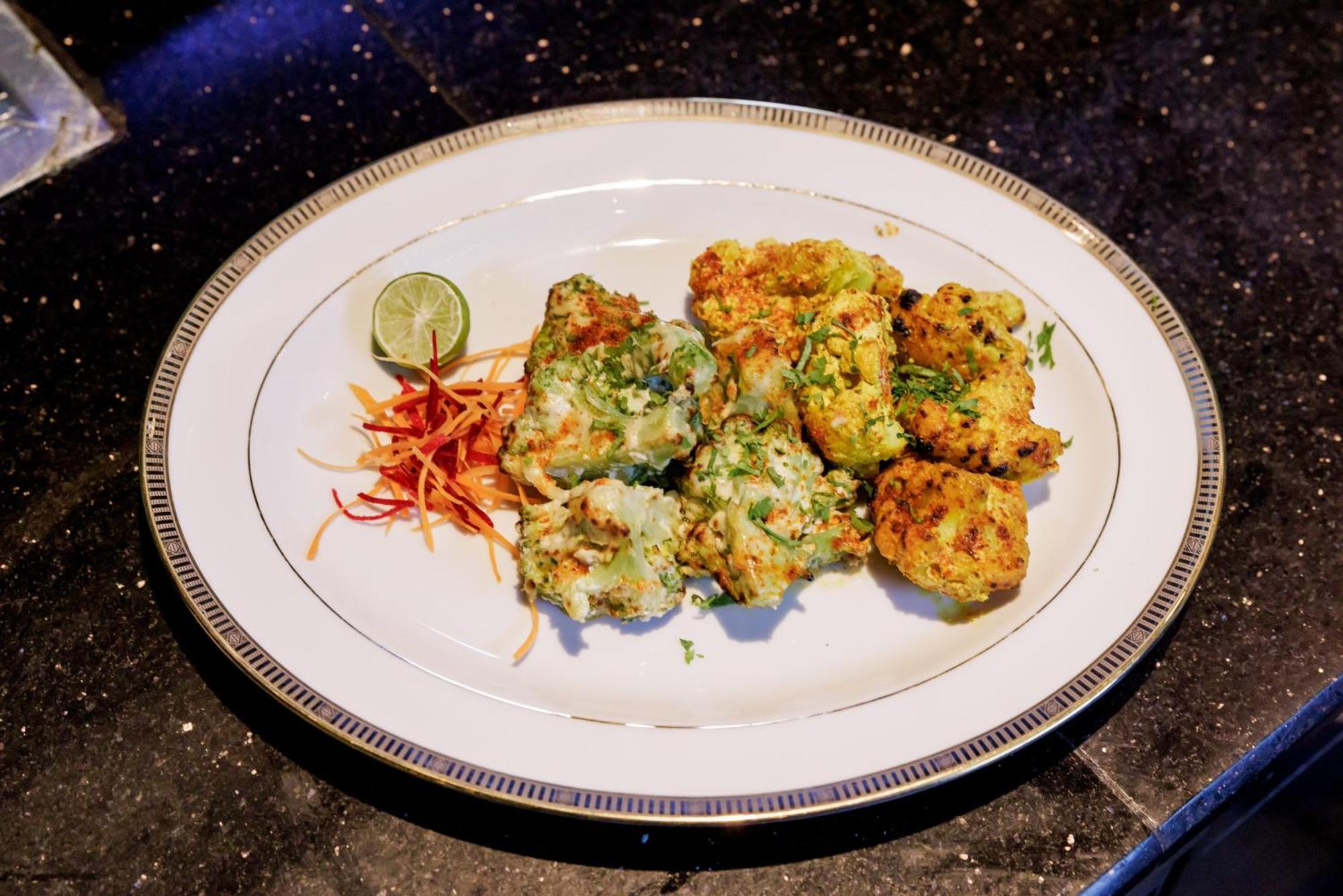 The Leela Palace Chennai Exteriör bild Paneer pakoda
