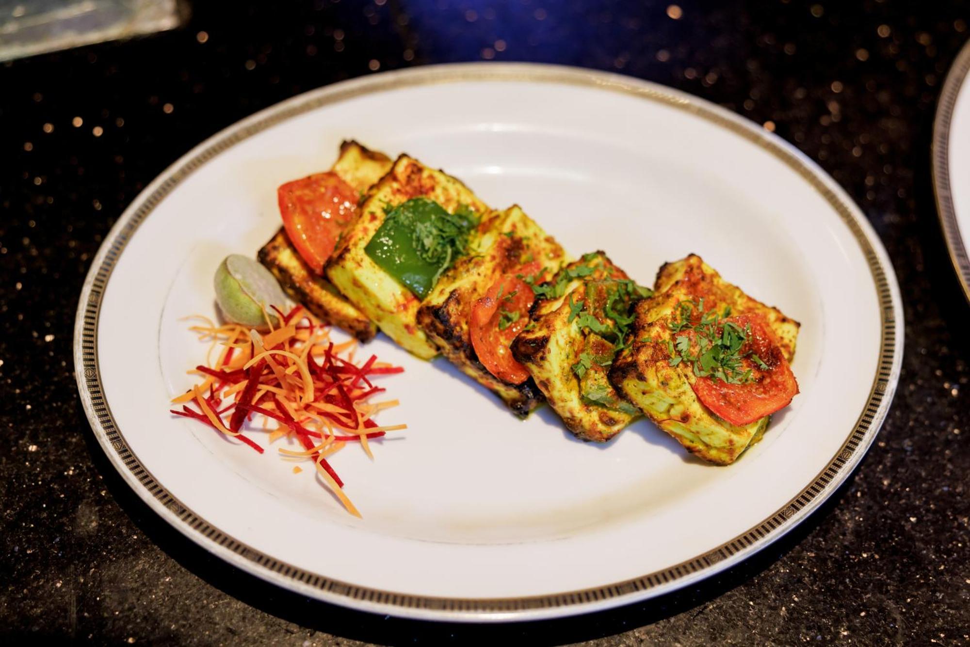 The Leela Palace Chennai Exteriör bild Paneer tikka