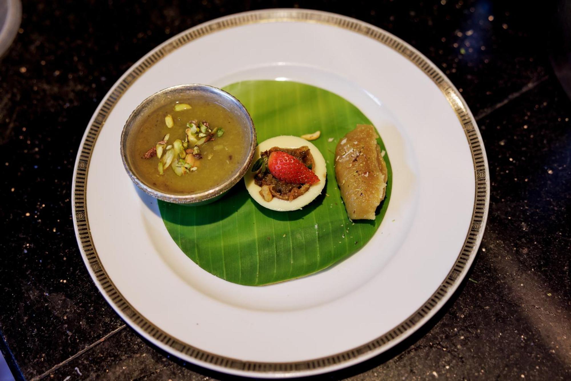 The Leela Palace Chennai Exteriör bild A plate of prasadam